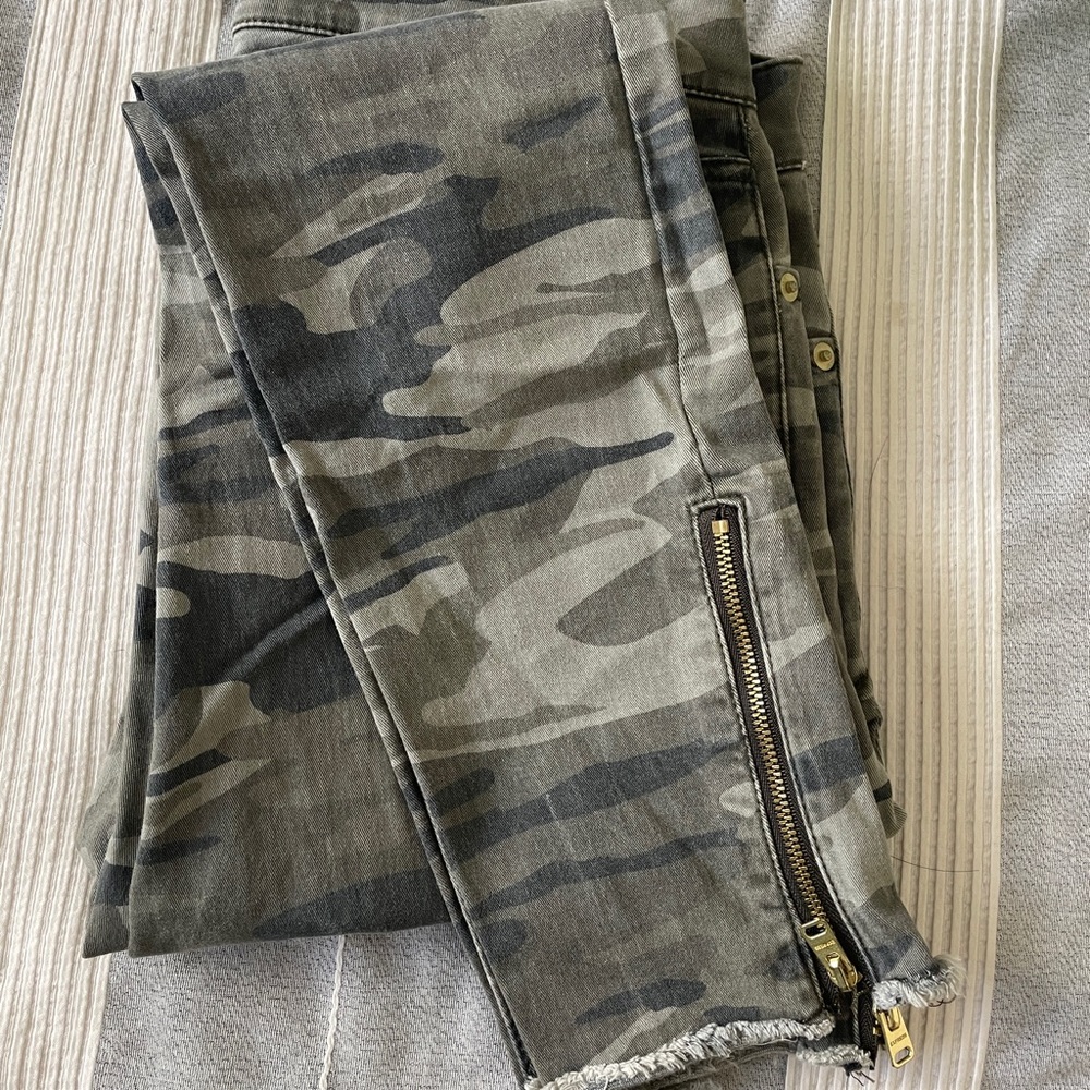 Express camouflage ankle pants